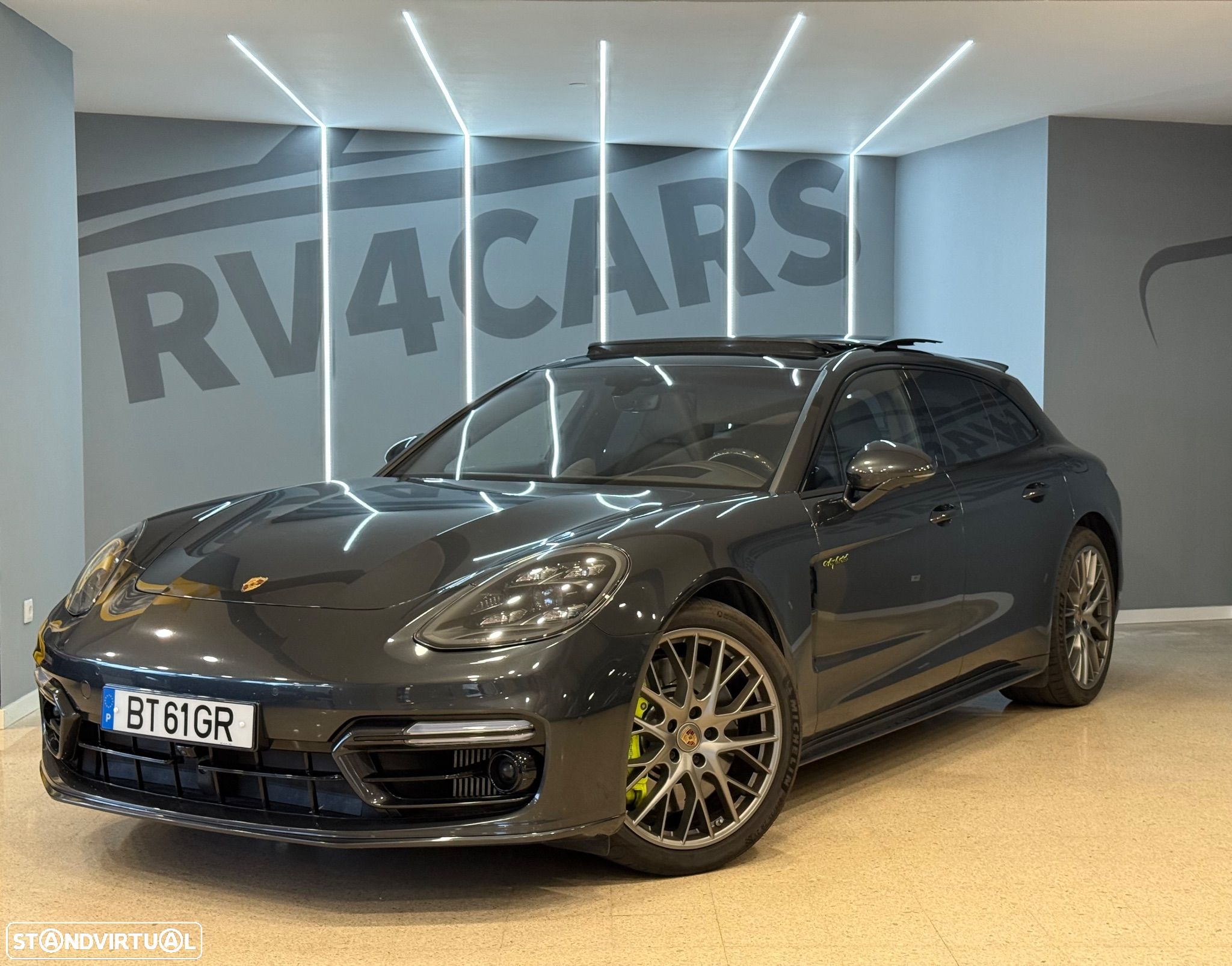Porsche Panamera Sport Turismo 4S E-Hybrid - 1