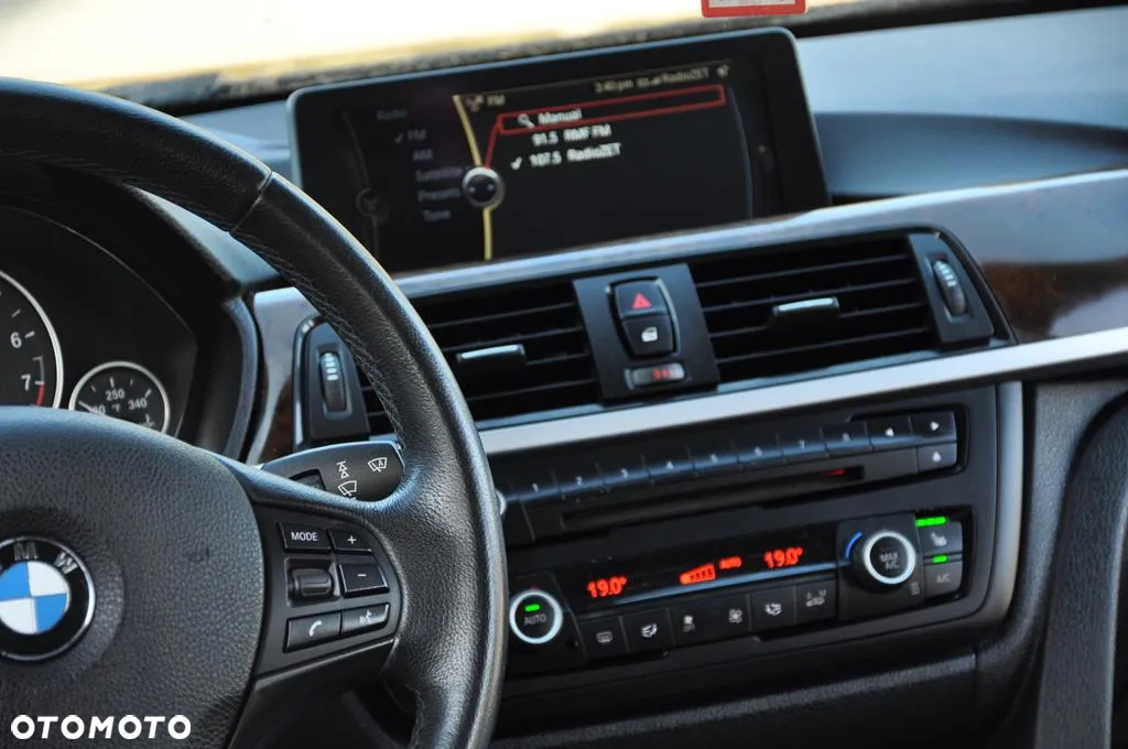 BMW Seria 3 328i xDrive Luxury Line - 24