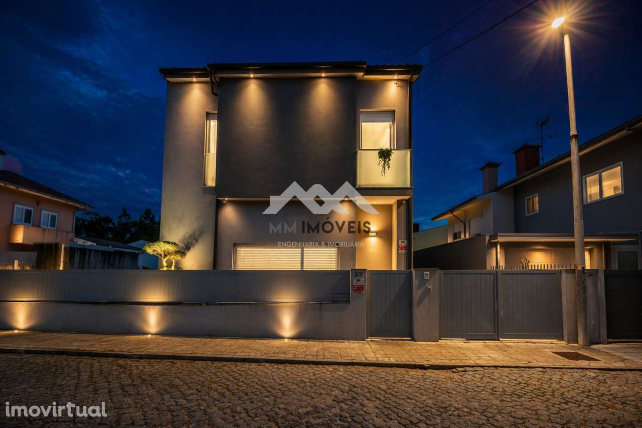 Moradia T3+1 | Vilar de Pinheiro | 3 Frentes | Terraço | Metro | Garag - Grande imagem: 2/2