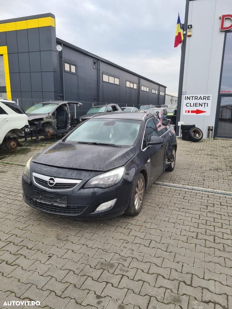 Dezmembram Opel Astra J 1.7 diesel din 2012 - 2