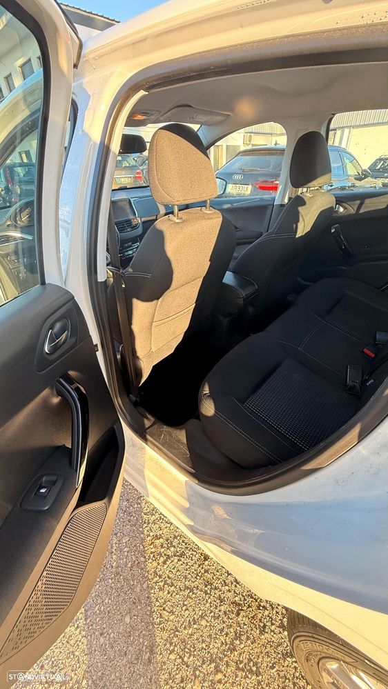 Peugeot 208 1.2 PureTech Active - 15