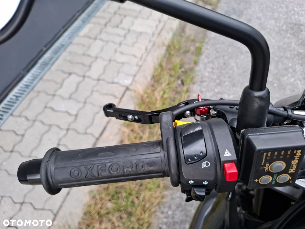 Suzuki GSR - 22