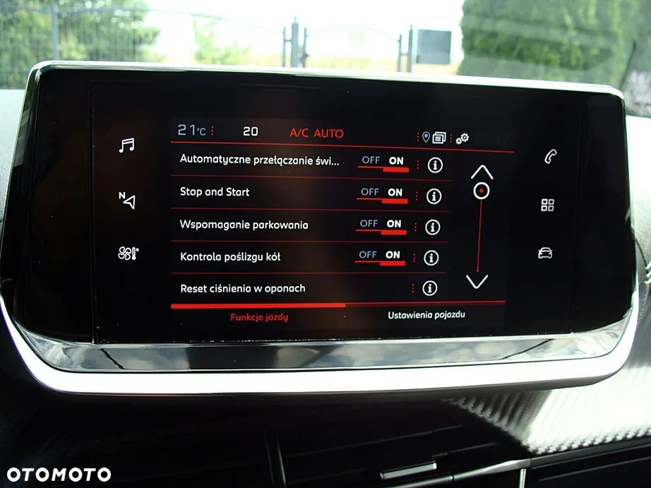 Peugeot 2008 PureTech 130 EAT8 GT - 24