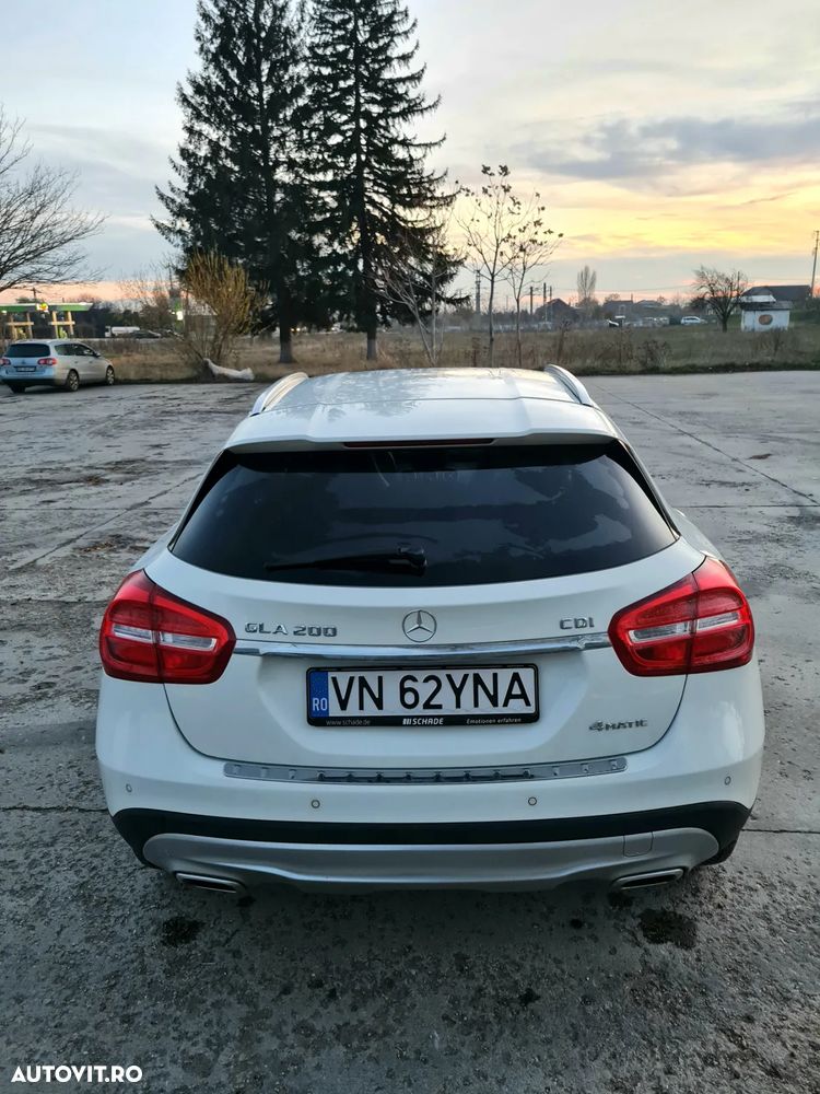 Mercedes-Benz GLA 200 d 4Matic 7G-DCT - 13
