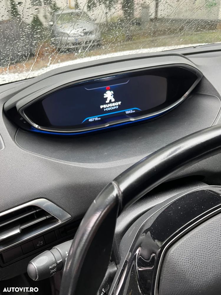 Peugeot 3008 1.2 PureTech Turbo S&S Allure - 6