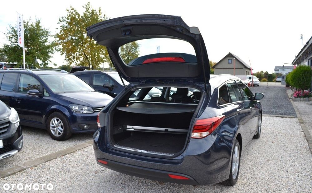 Hyundai i40 Kombi blue 1.6 Trend - 10