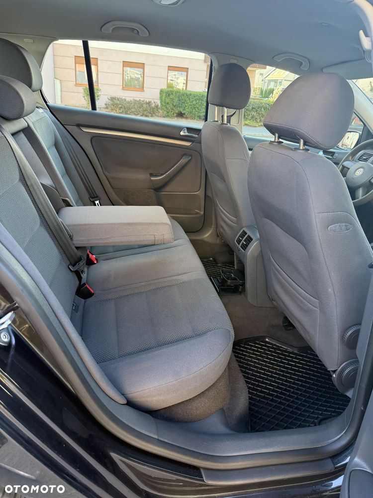 Volkswagen Golf 1.6 FSI Comfortline - 12
