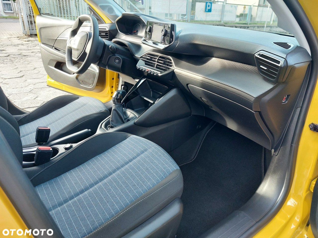 Peugeot 208 - 16
