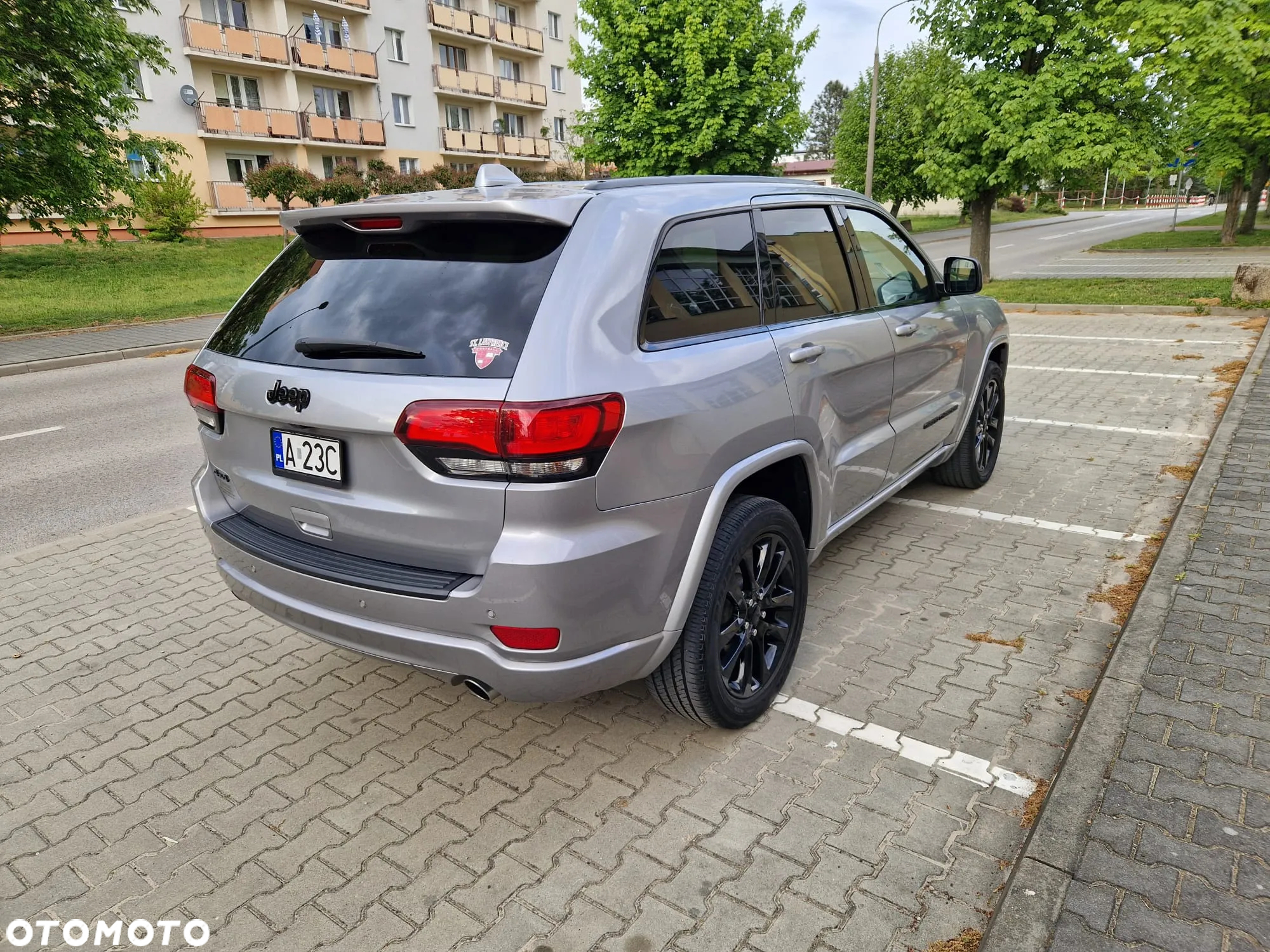 Jeep Grand Cherokee - 18
