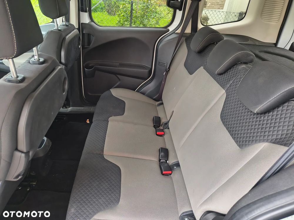 Ford Tourneo Courier - 14