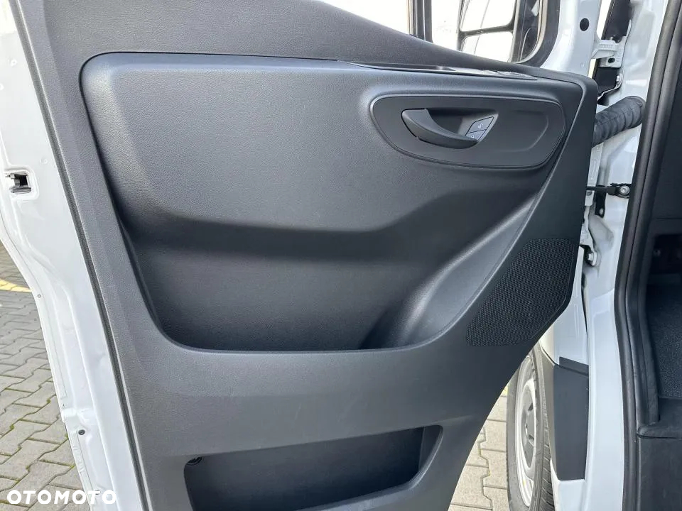 Mercedes-Benz Sprinter - 11