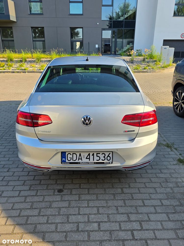 Volkswagen Passat 2.0 TSI 4Mot Highline DSG - 4