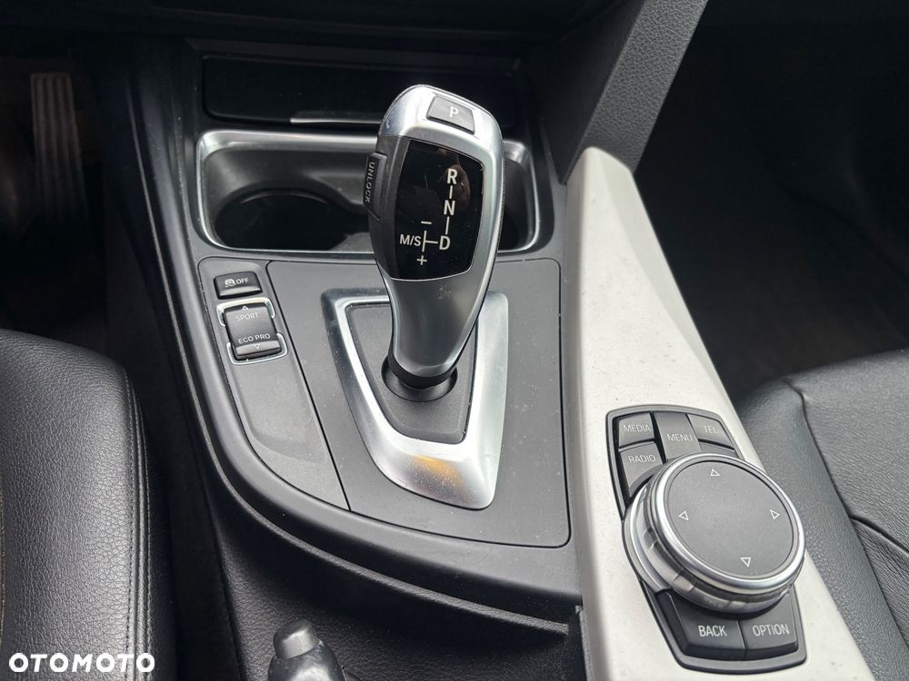 BMW 3GT 320d Sport Line - 32