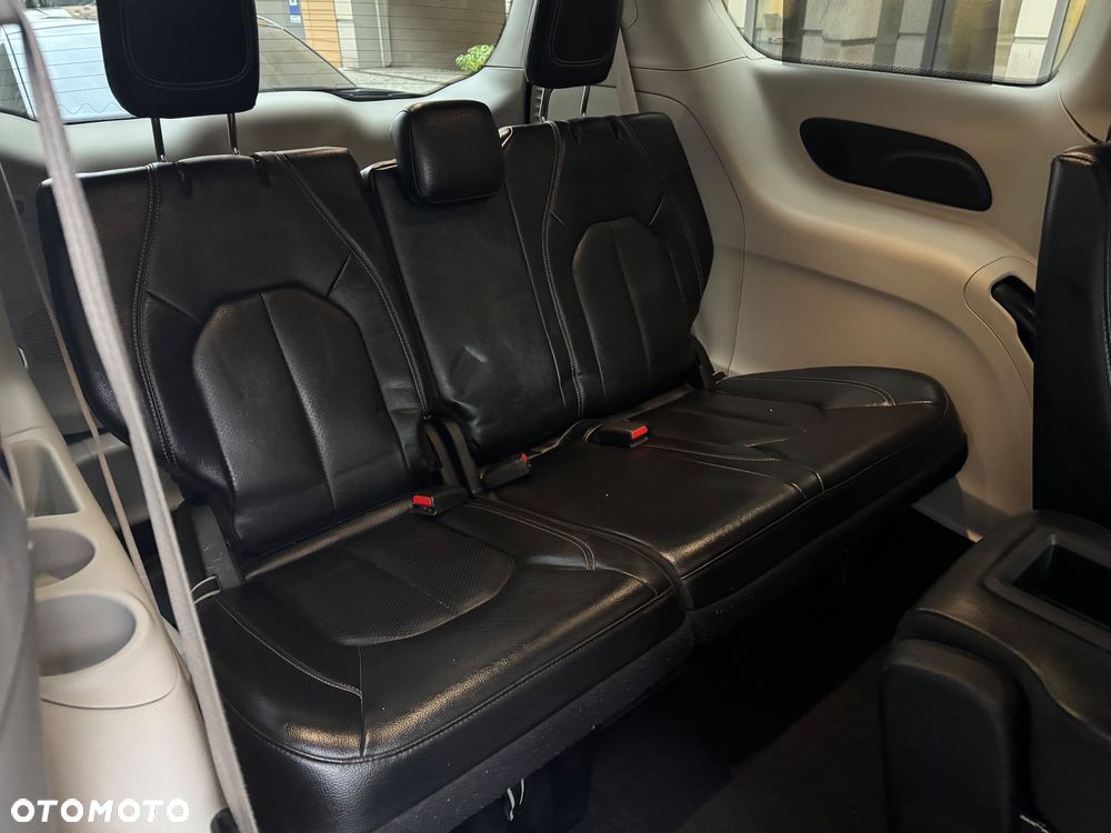 Chrysler Pacifica - 25