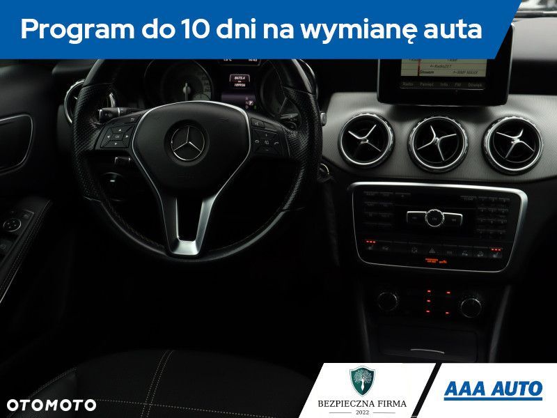 Mercedes-Benz GLA - 9