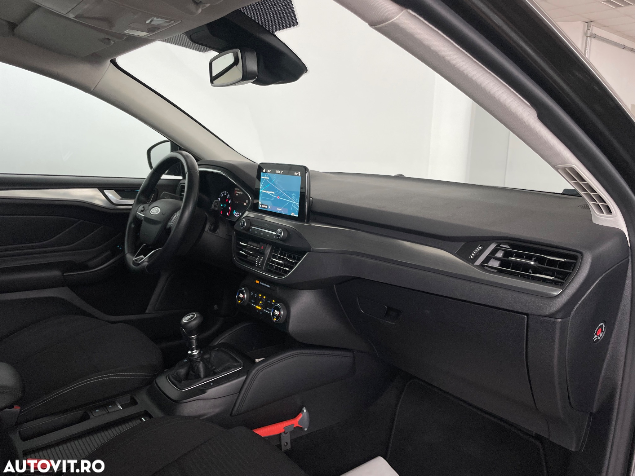 Ford Focus 1.0 EcoBoost Start-Stopp-System TITANIUM DESIGN - 24