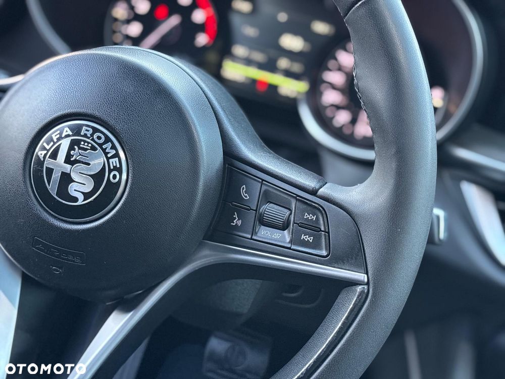 Alfa Romeo Stelvio - 36