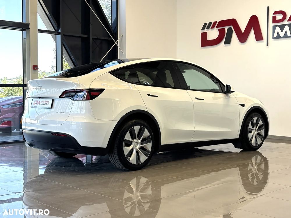 Tesla Model Y - 5