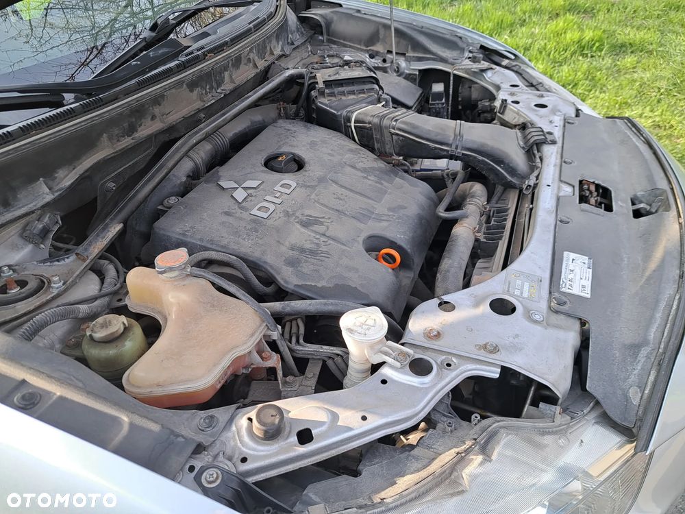 Mitsubishi Outlander 2.0 DID Intense + - 19