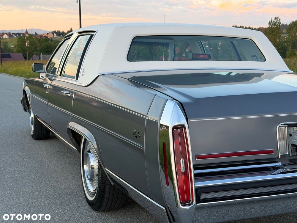 Cadillac Brougham - 14