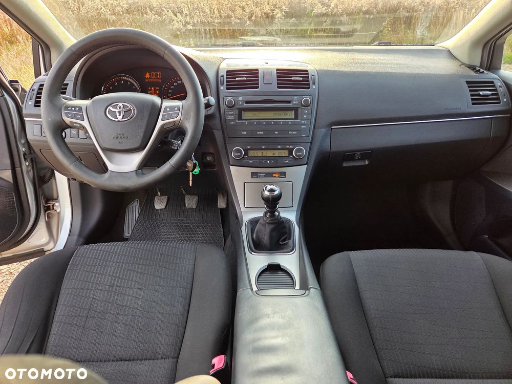Toyota Avensis 1.8 Active - 14