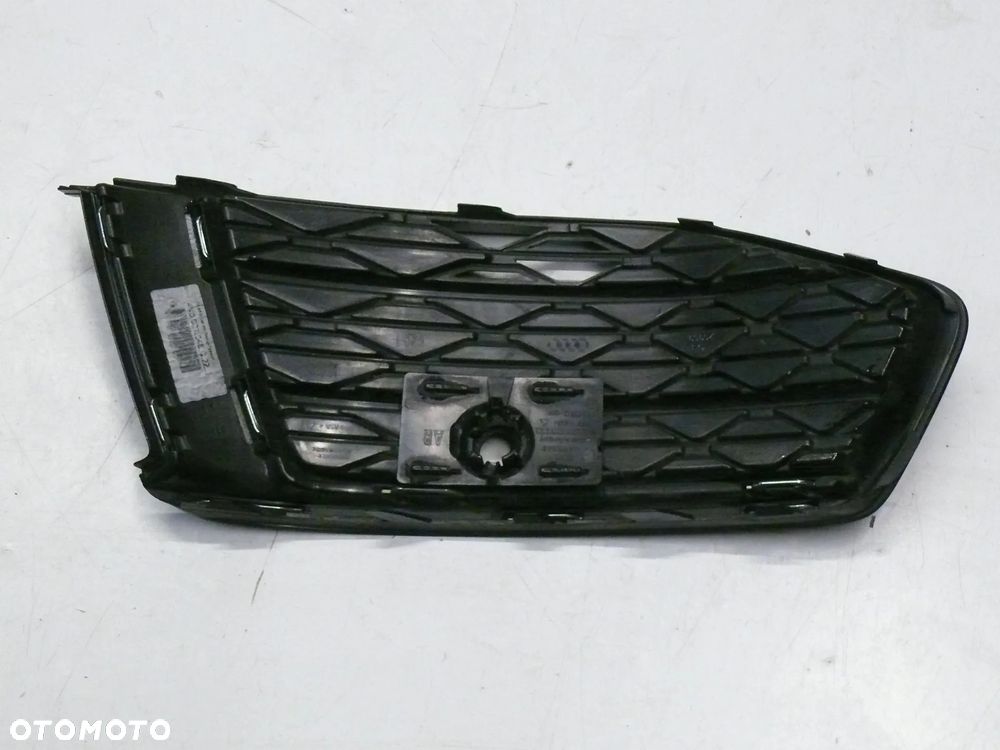 KRATKA ZDERZAKA PRAWA AUDI A6 C8 S-LINE - 2