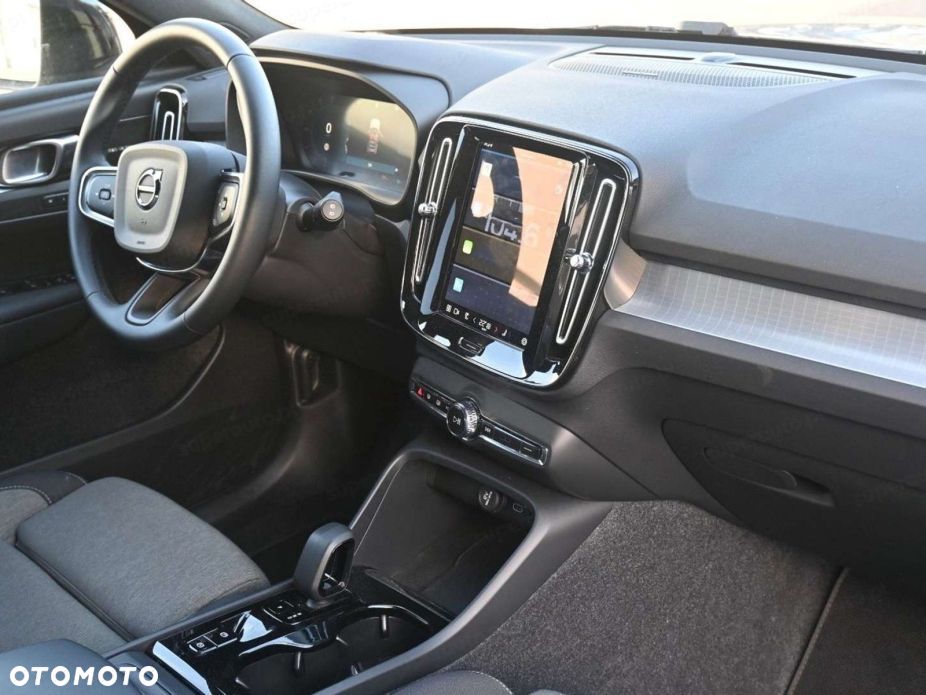Volvo XC 40 B3 Plus Dark - 16