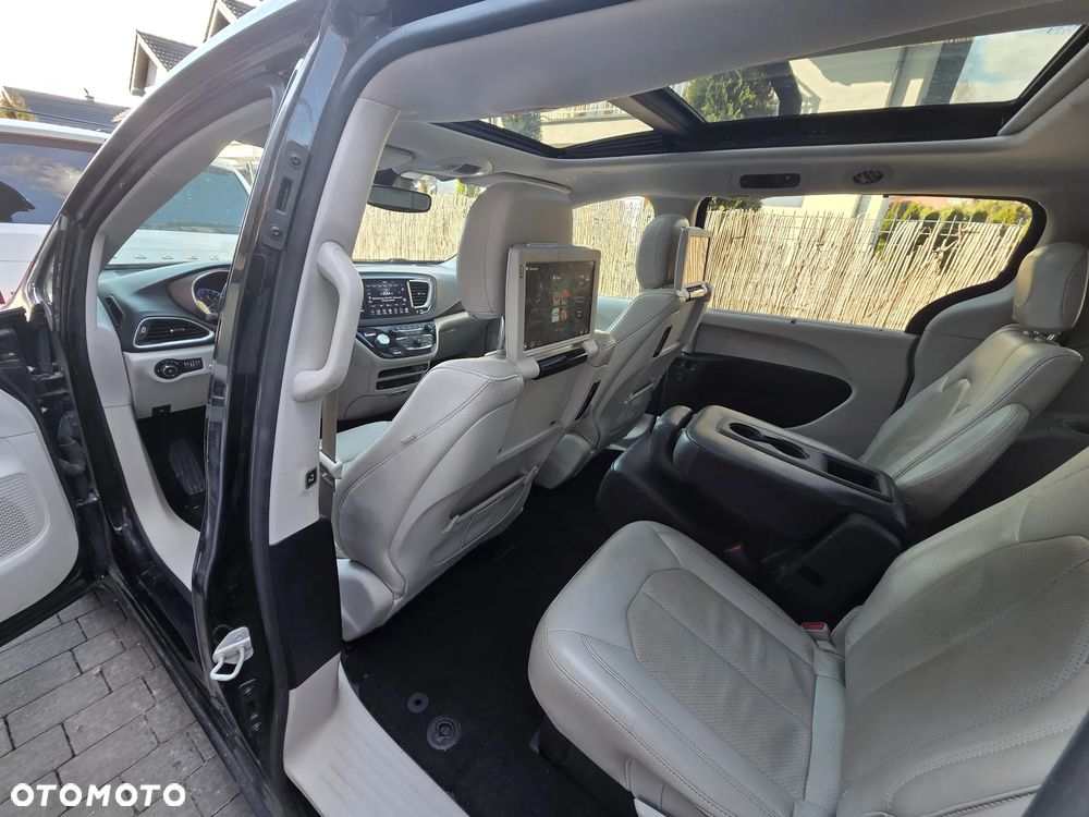 Chrysler Pacifica - 28