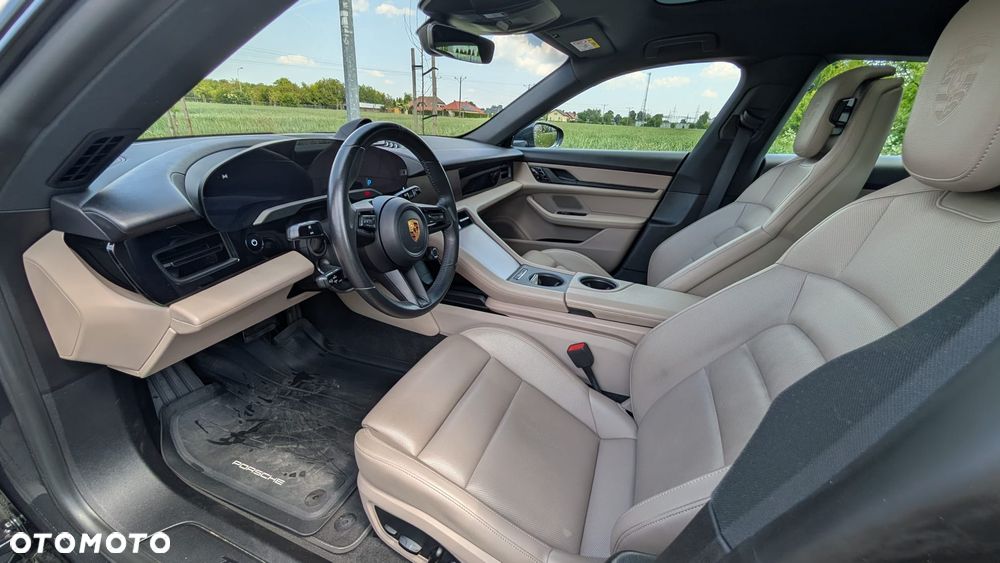 Porsche Taycan 4 - 16