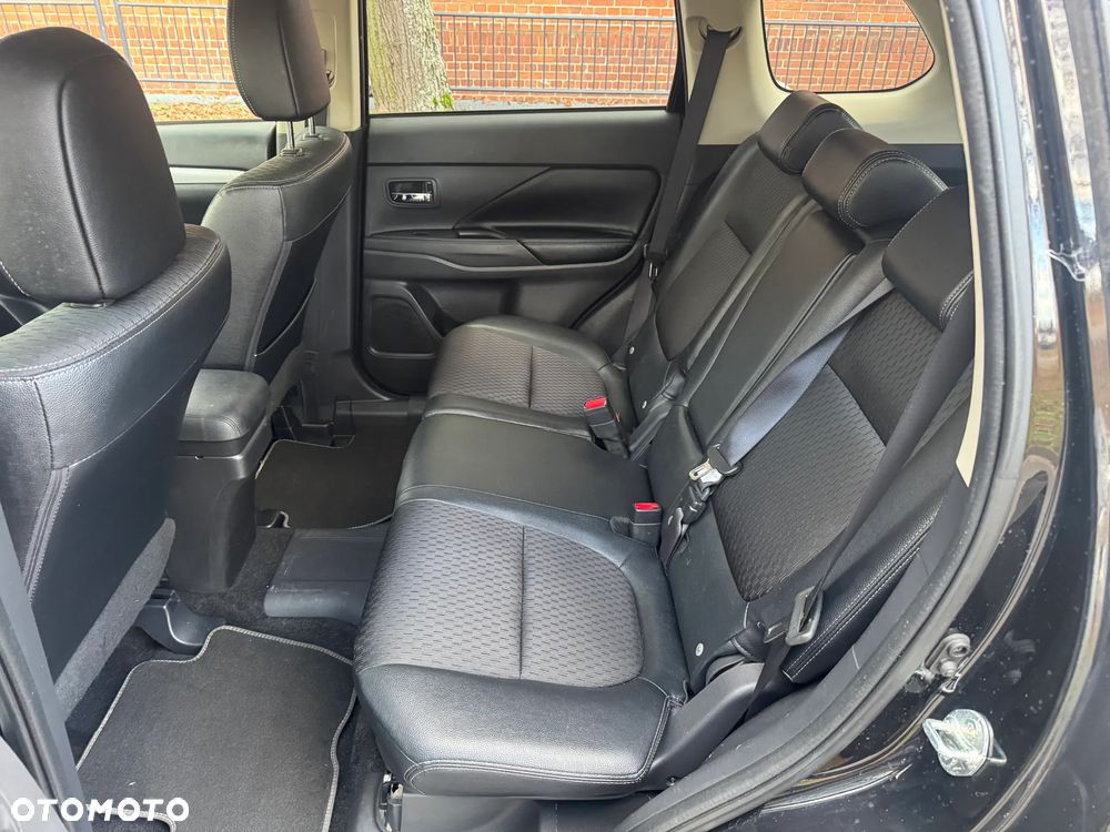 Mitsubishi Outlander 2.0 4WD Plus - 19