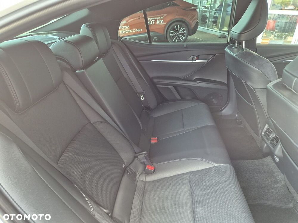 Toyota Camry - 17