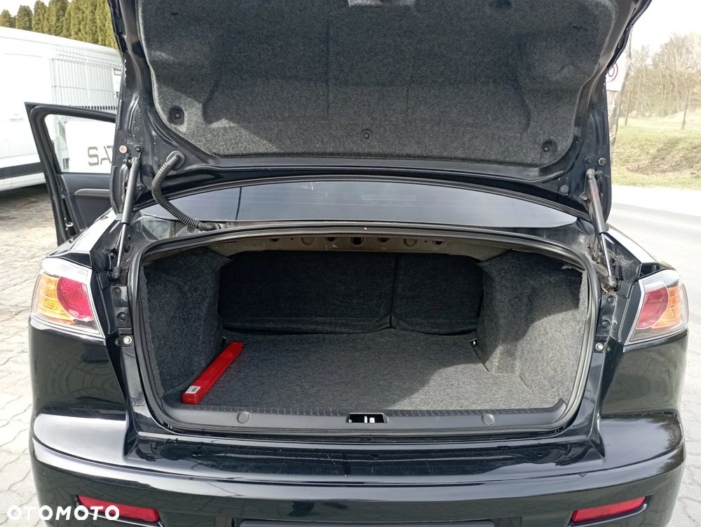 Mitsubishi Lancer 1.6 Intense - 19