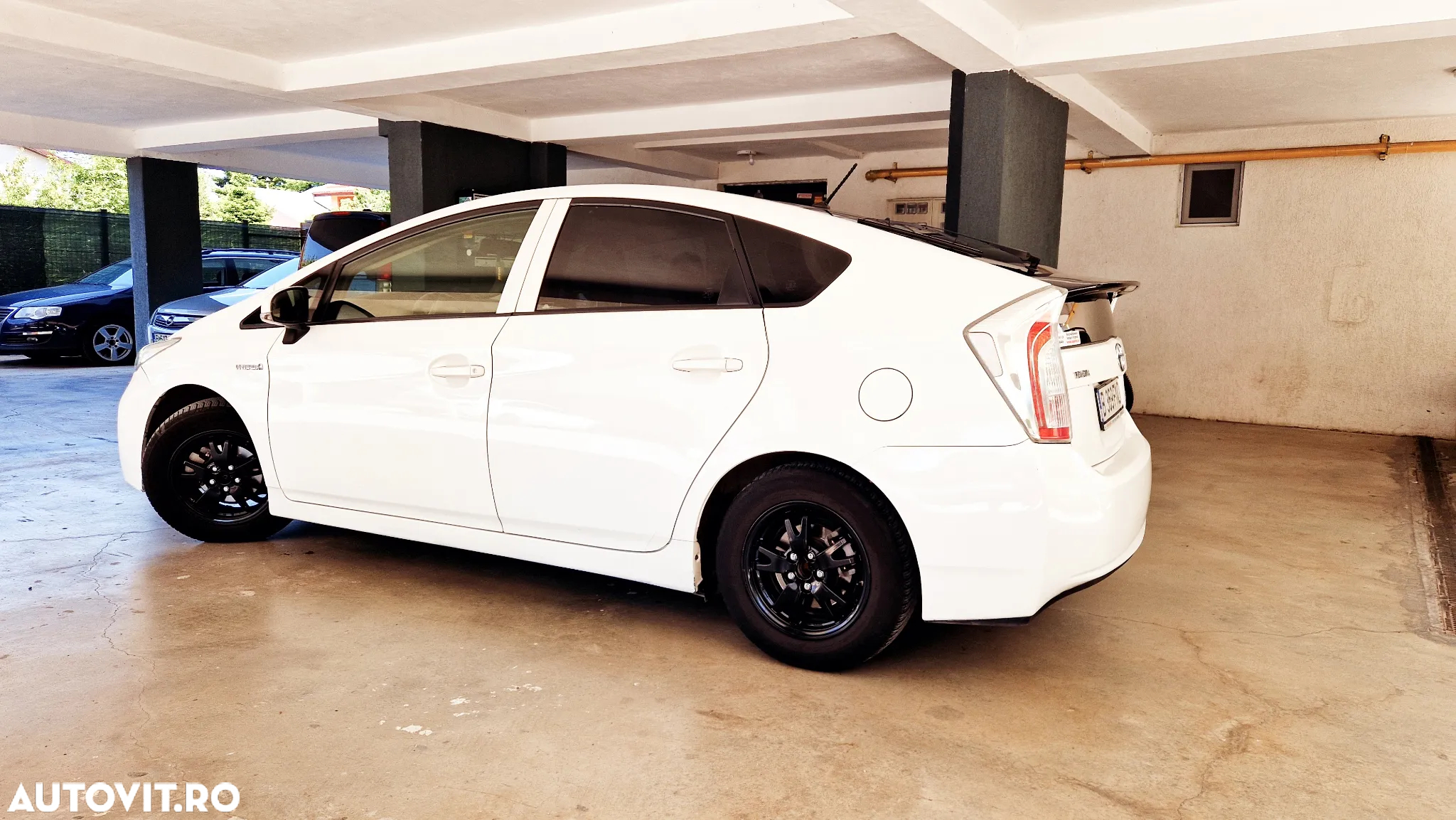 Toyota Prius - 4