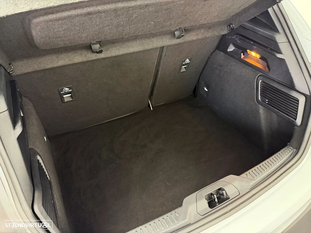 Ford Focus 1.0 EcoBoost MHEV ST-Line - 11