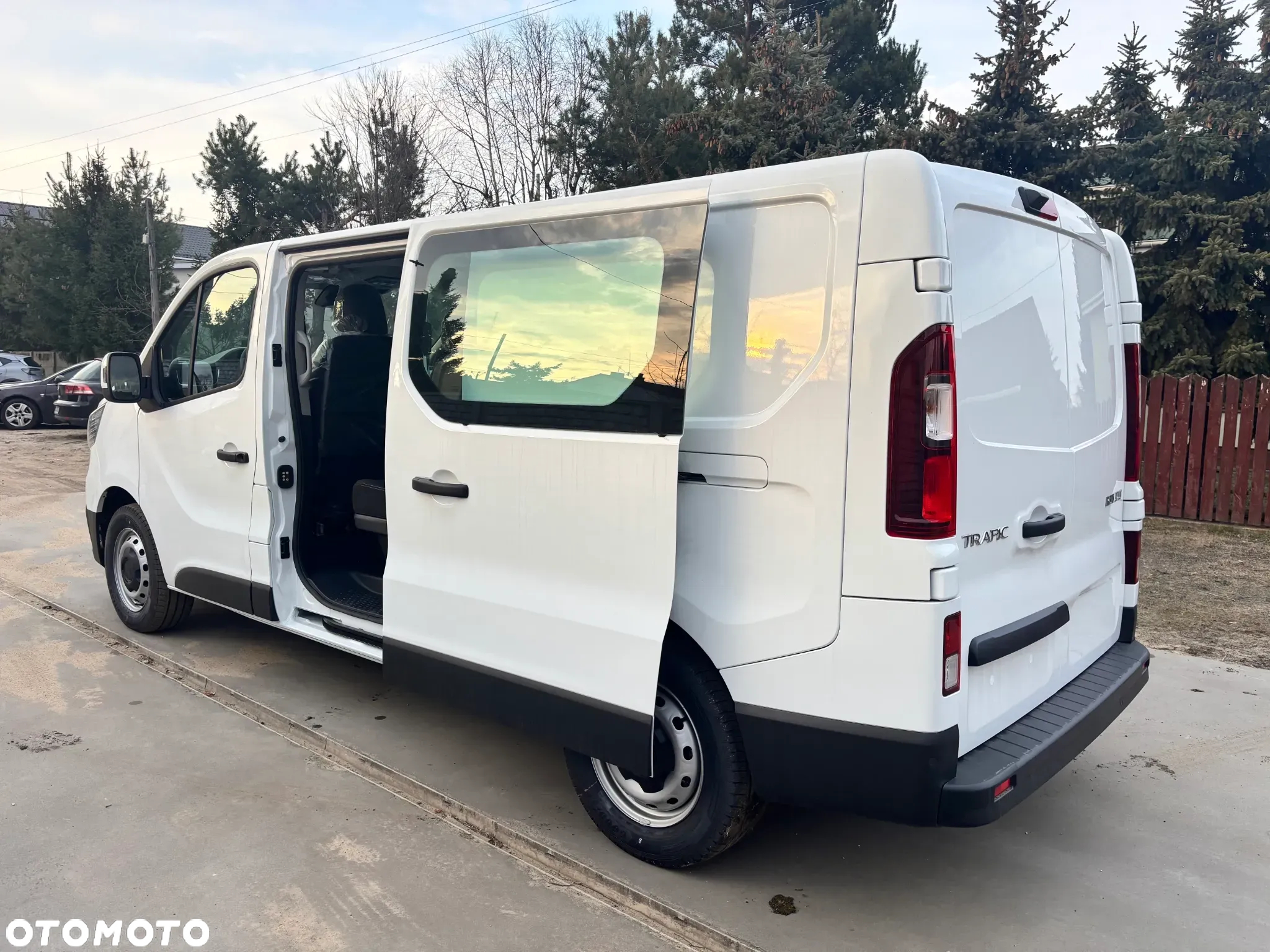 Renault Trafic brygadowy 6 miejsc - 9