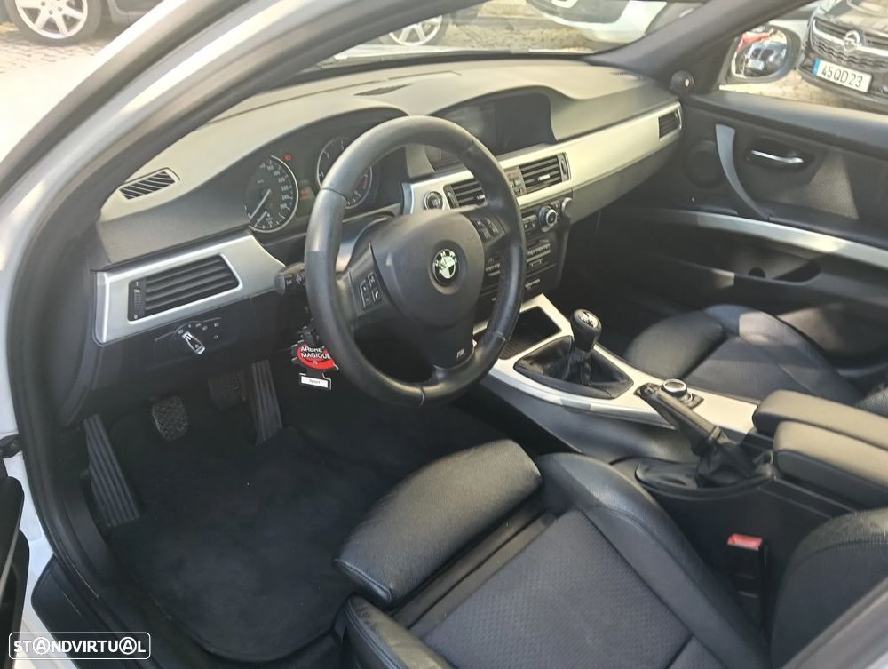 BMW 320 d Pack M - 28