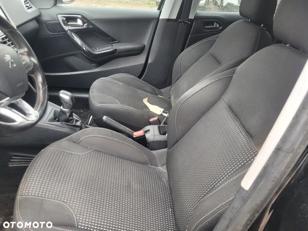 Peugeot 208 PureTech 82 Start & Stop Allure - 18