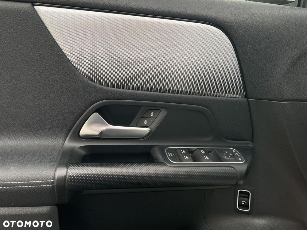 Mercedes-Benz GLA - 13