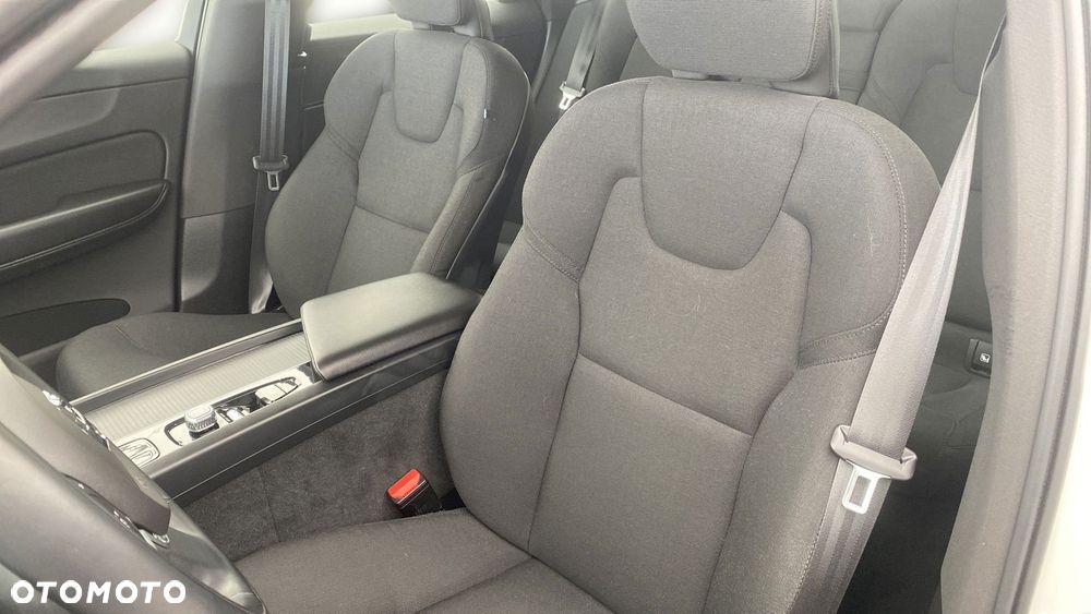 Volvo XC 60 B4 D AWD Momentum Pro - 11