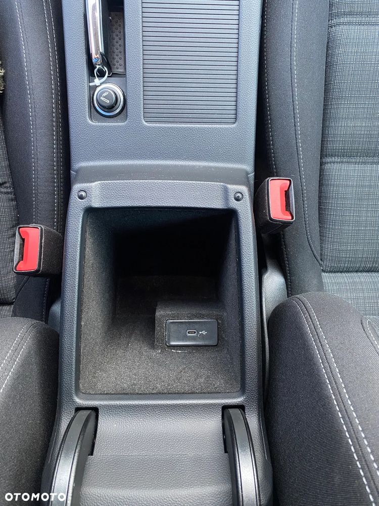 Volkswagen Passat - 13
