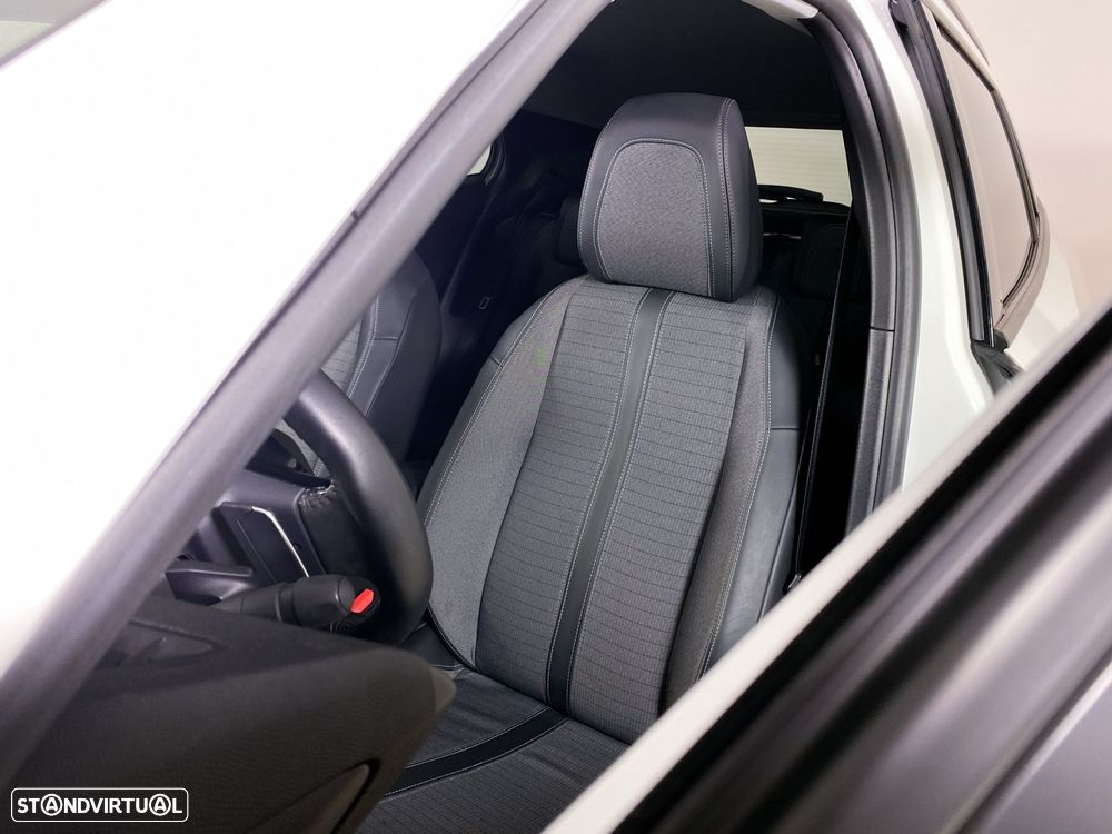 Peugeot 2008 1.2 PureTech Allure Pack EAT8 - 20