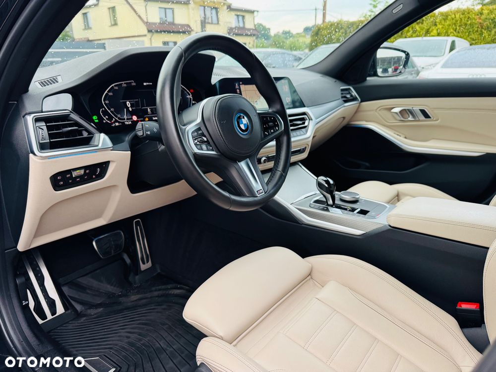 BMW Seria 3 330e PHEV M Sport Edition sport - 19