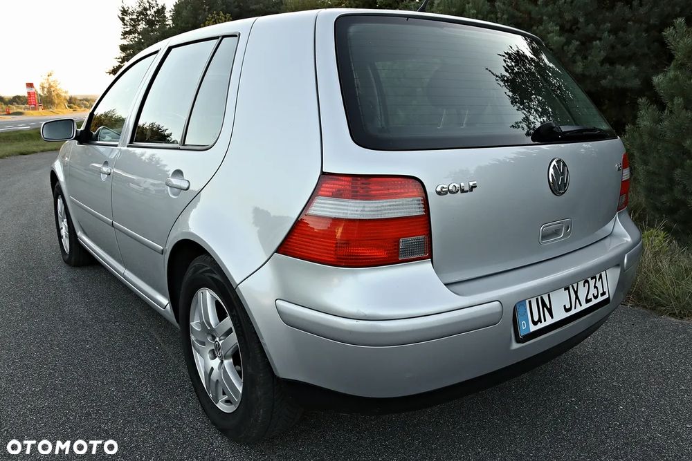 Volkswagen Golf 1.6 Comfortline - 24