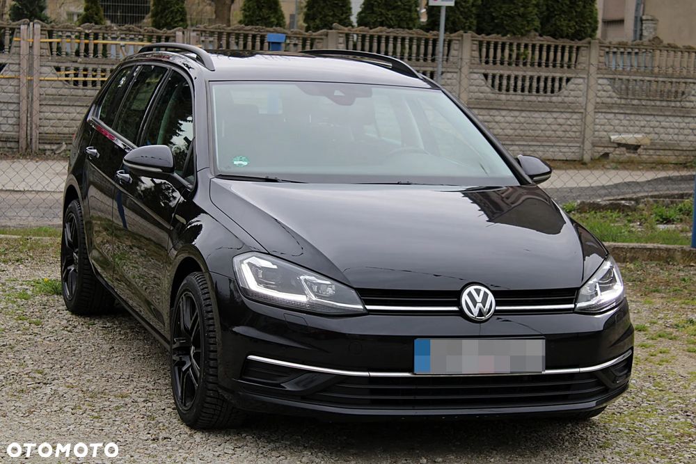 Volkswagen Golf - 1
