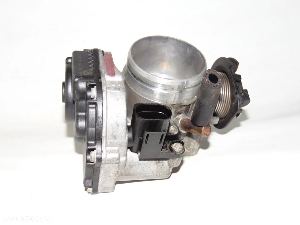 ORYGINAŁ przepustnica 037133064D VW Volkswagen Polo Golf 3 III Passat B4 Seat Ibiza 2 II Cordoba I benzyna 1.6 - 7