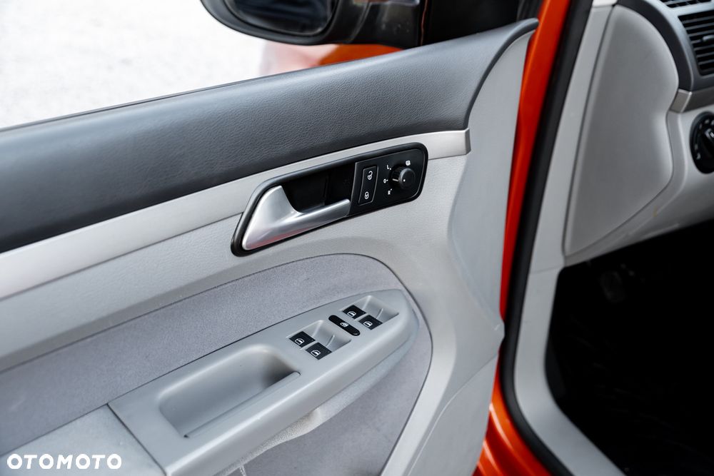 Volkswagen Touran 1.6 - 16