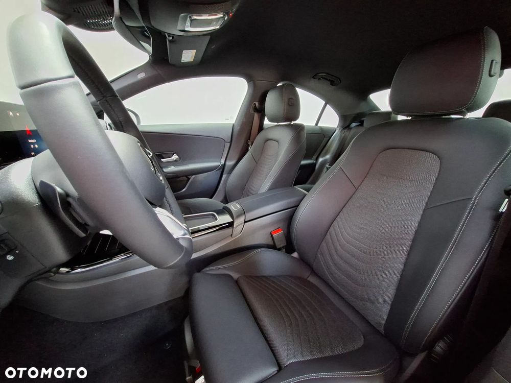 Mercedes-Benz CLA 200 7G-DCT - 11