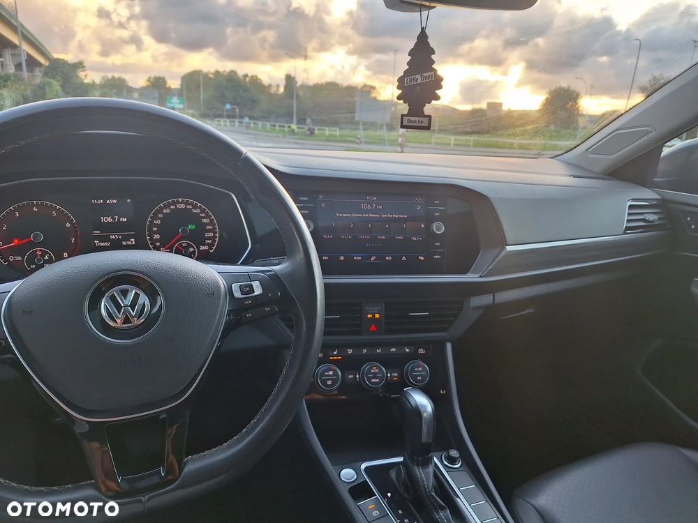 Volkswagen Jetta - 5