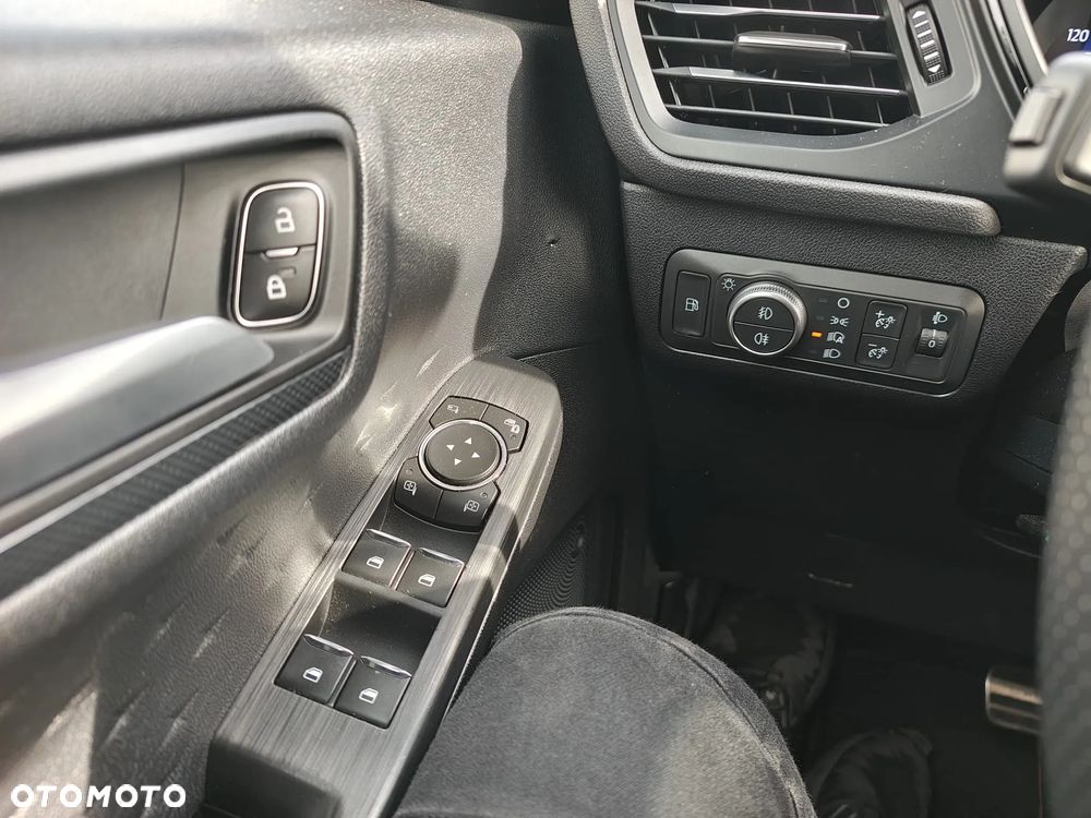 Ford Kuga - 12