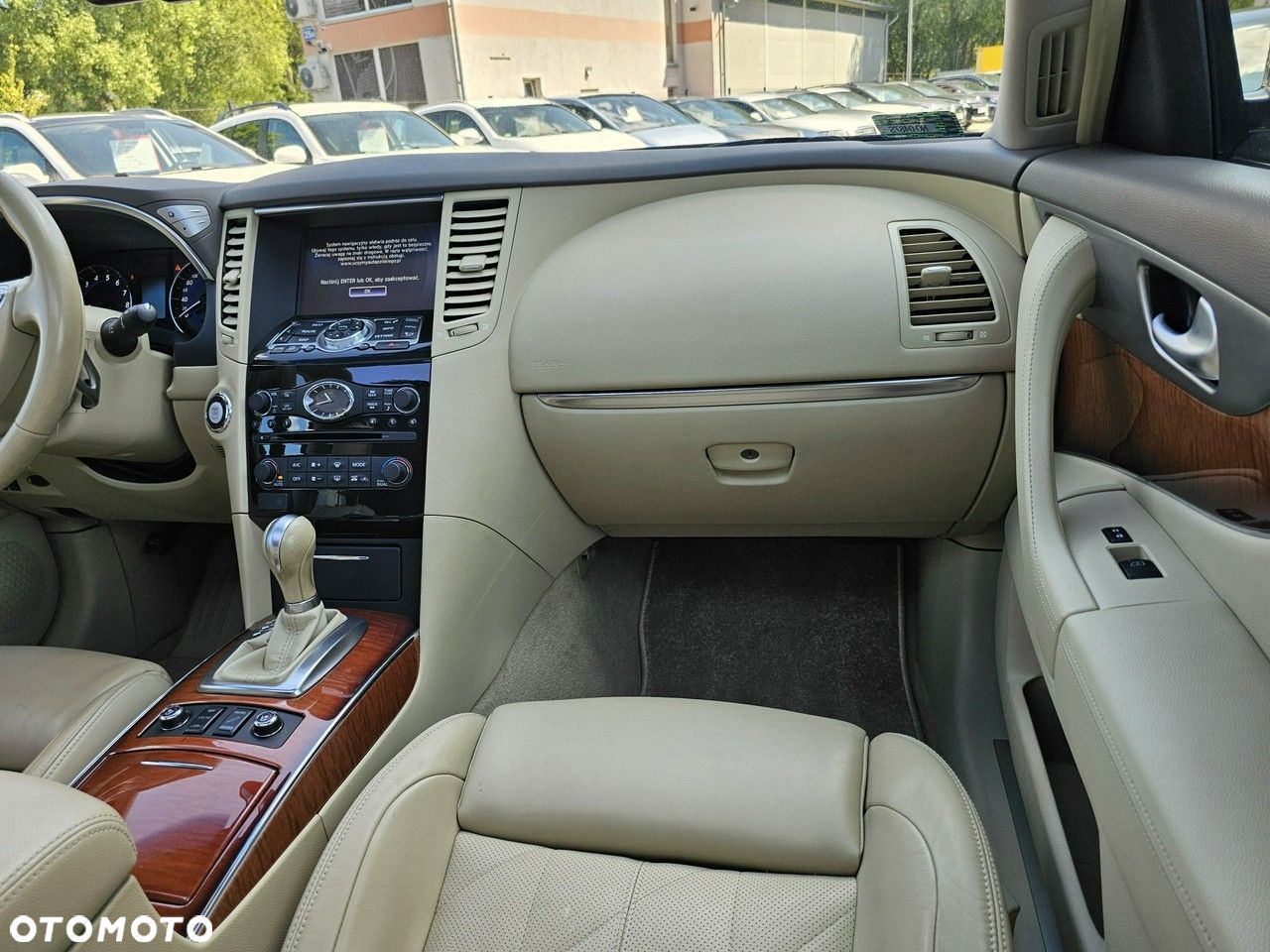 Infiniti QX70 - 31